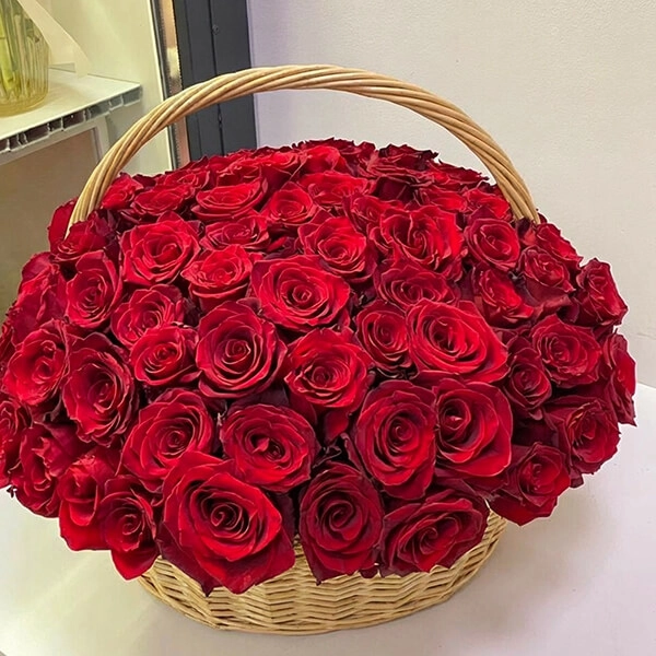 When to Send Red Roses